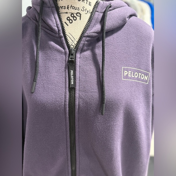 Peloton Purple Zip Up Hoodie XL Women’s Athleisure Sweatshirt - Picture 6 of 9